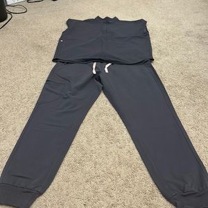 Figs charcoal scrubs